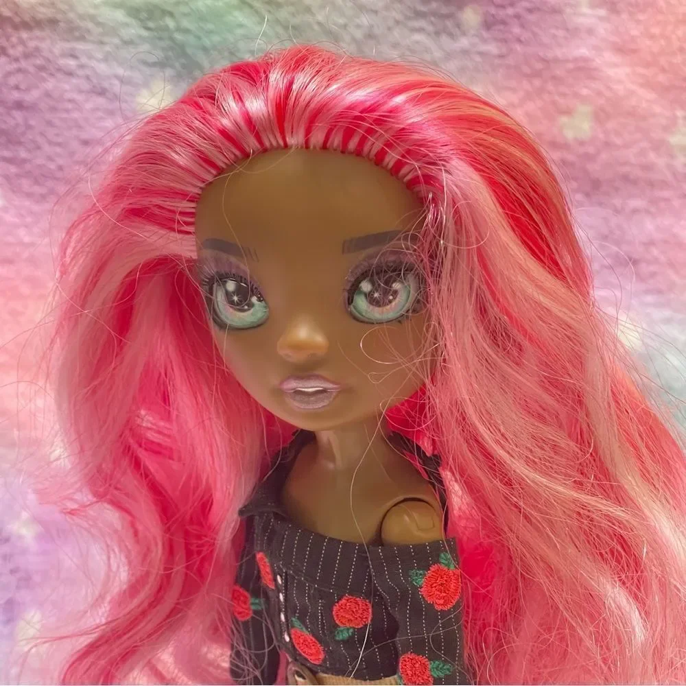 Rainbow  🌈🩷🩷High Dari Roselyn doll